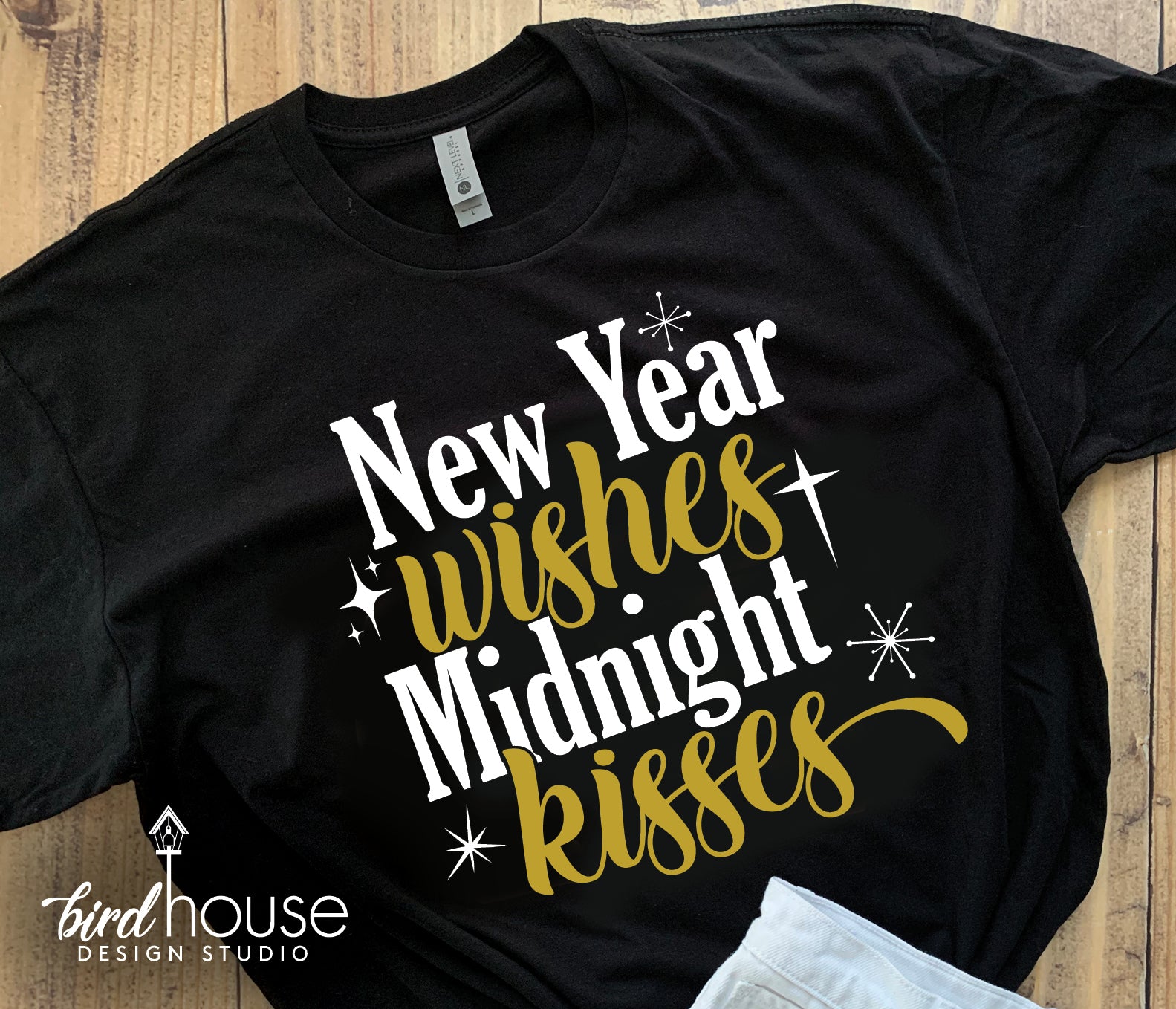 New Year Wishes Midnight Kisses Shirt, New Years Eve Shirts, Cute Holi –  Jelly Bee Design